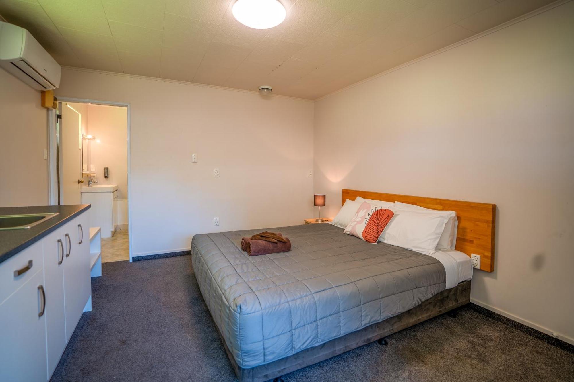 Colonial On Gladstone Motel Gisborne Bagian luar foto