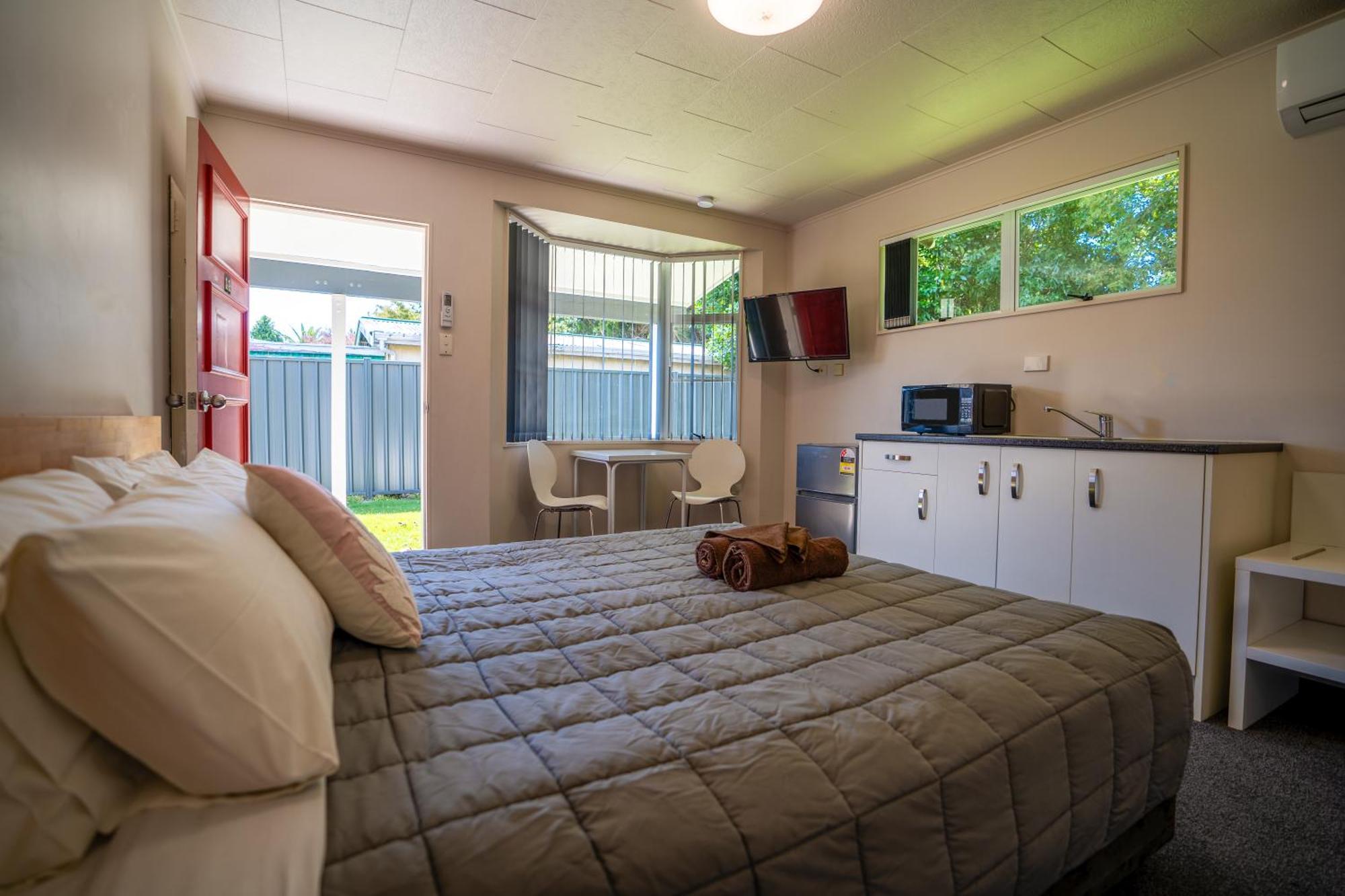 Colonial On Gladstone Motel Gisborne Bagian luar foto