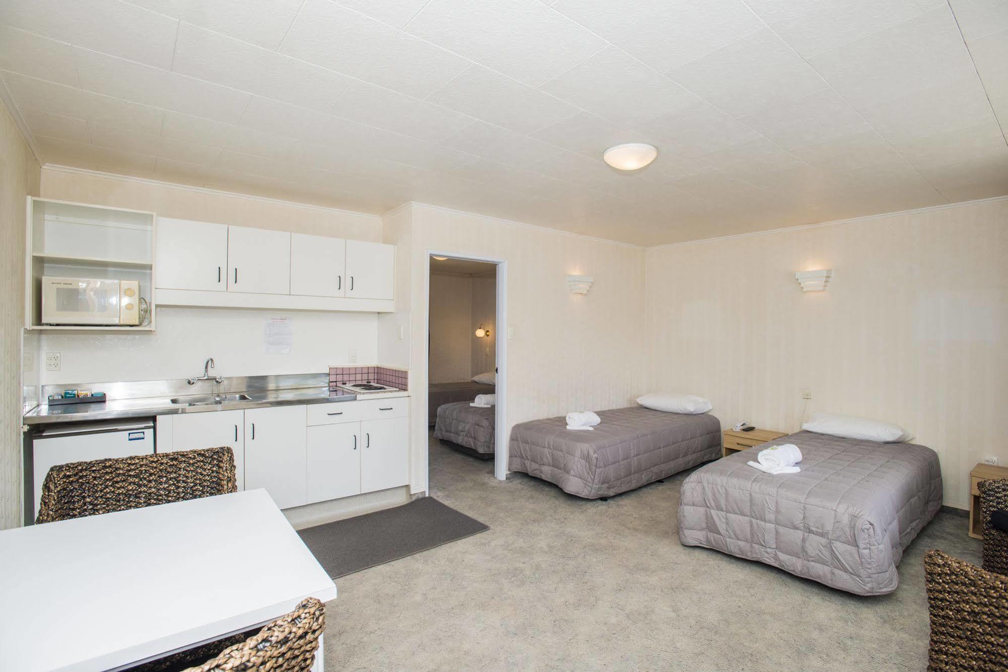 Colonial On Gladstone Motel Gisborne Bagian luar foto