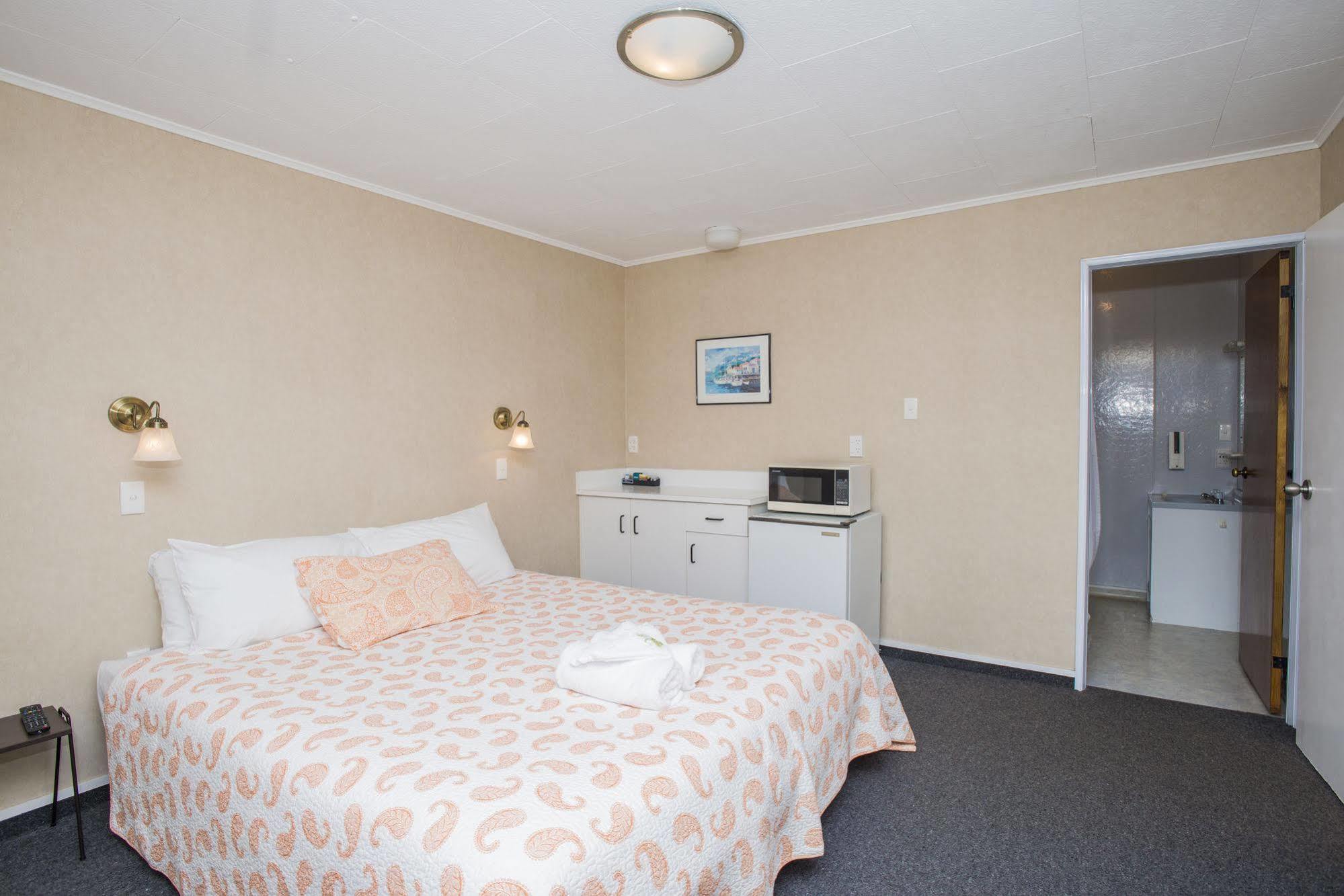 Colonial On Gladstone Motel Gisborne Bagian luar foto