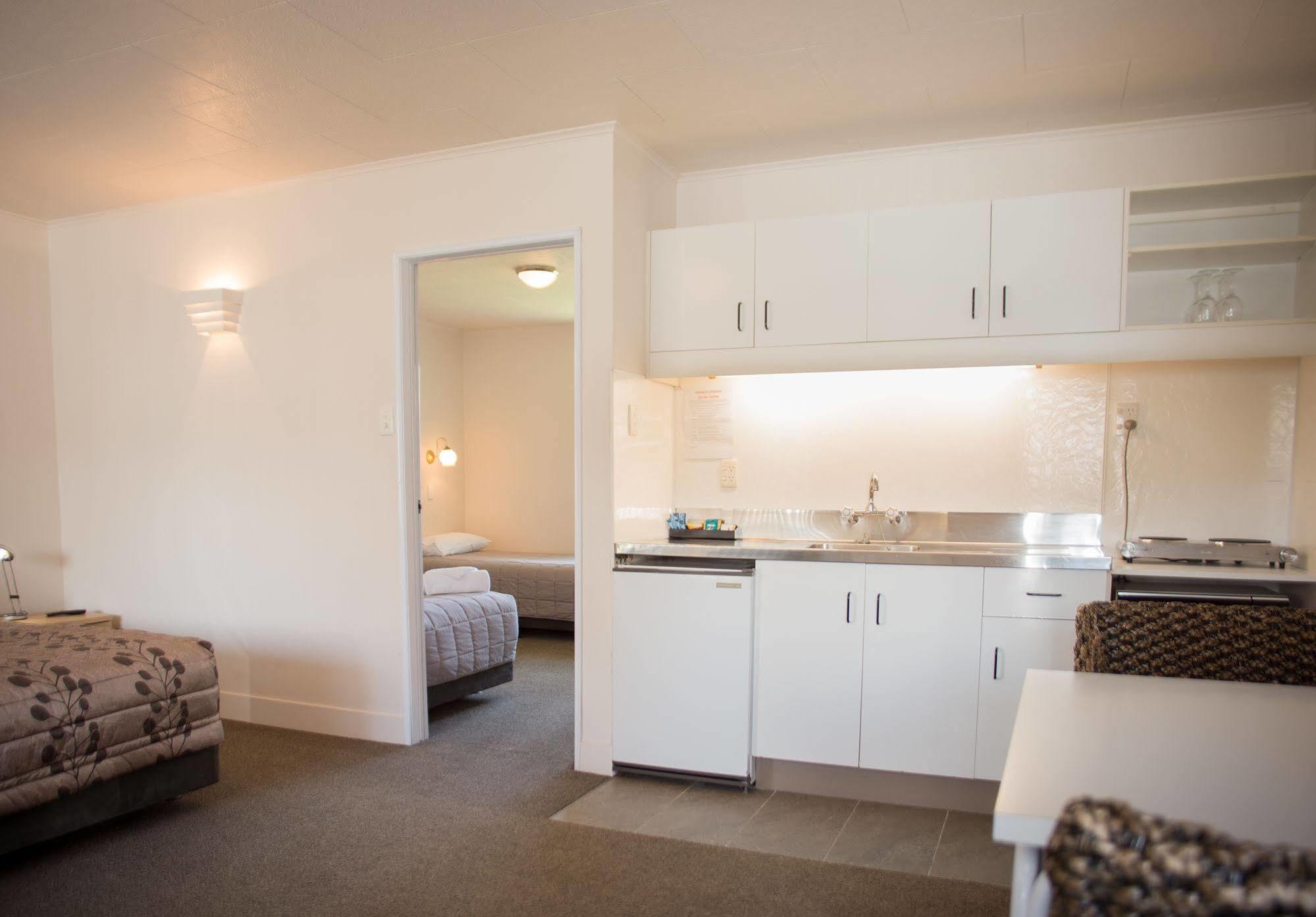 Colonial On Gladstone Motel Gisborne Bagian luar foto
