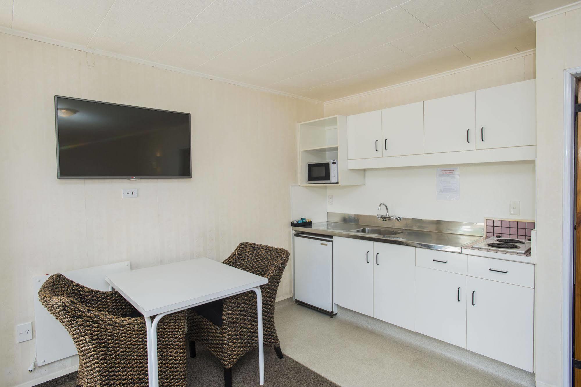 Colonial On Gladstone Motel Gisborne Bagian luar foto