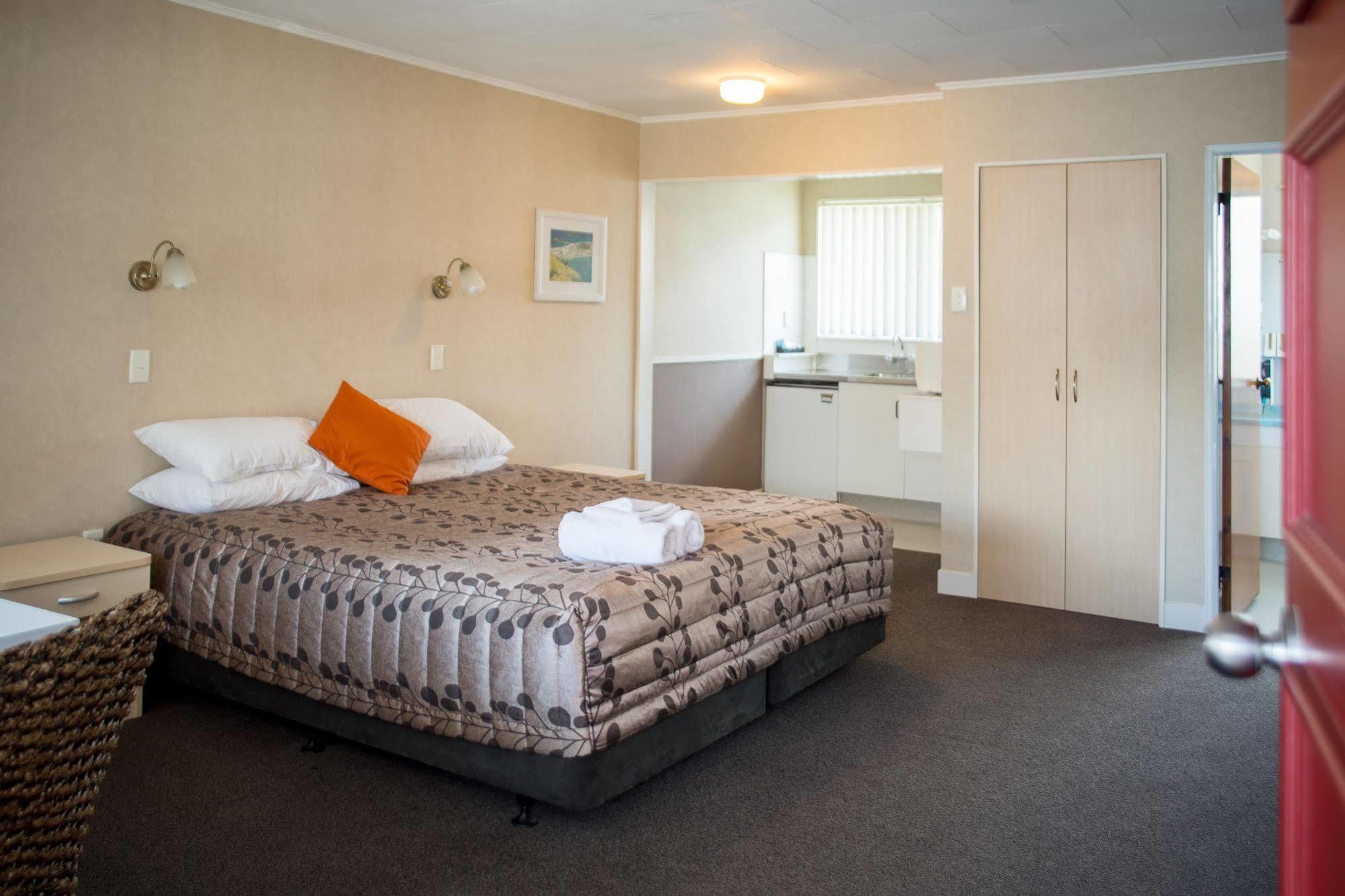 Colonial On Gladstone Motel Gisborne Bagian luar foto