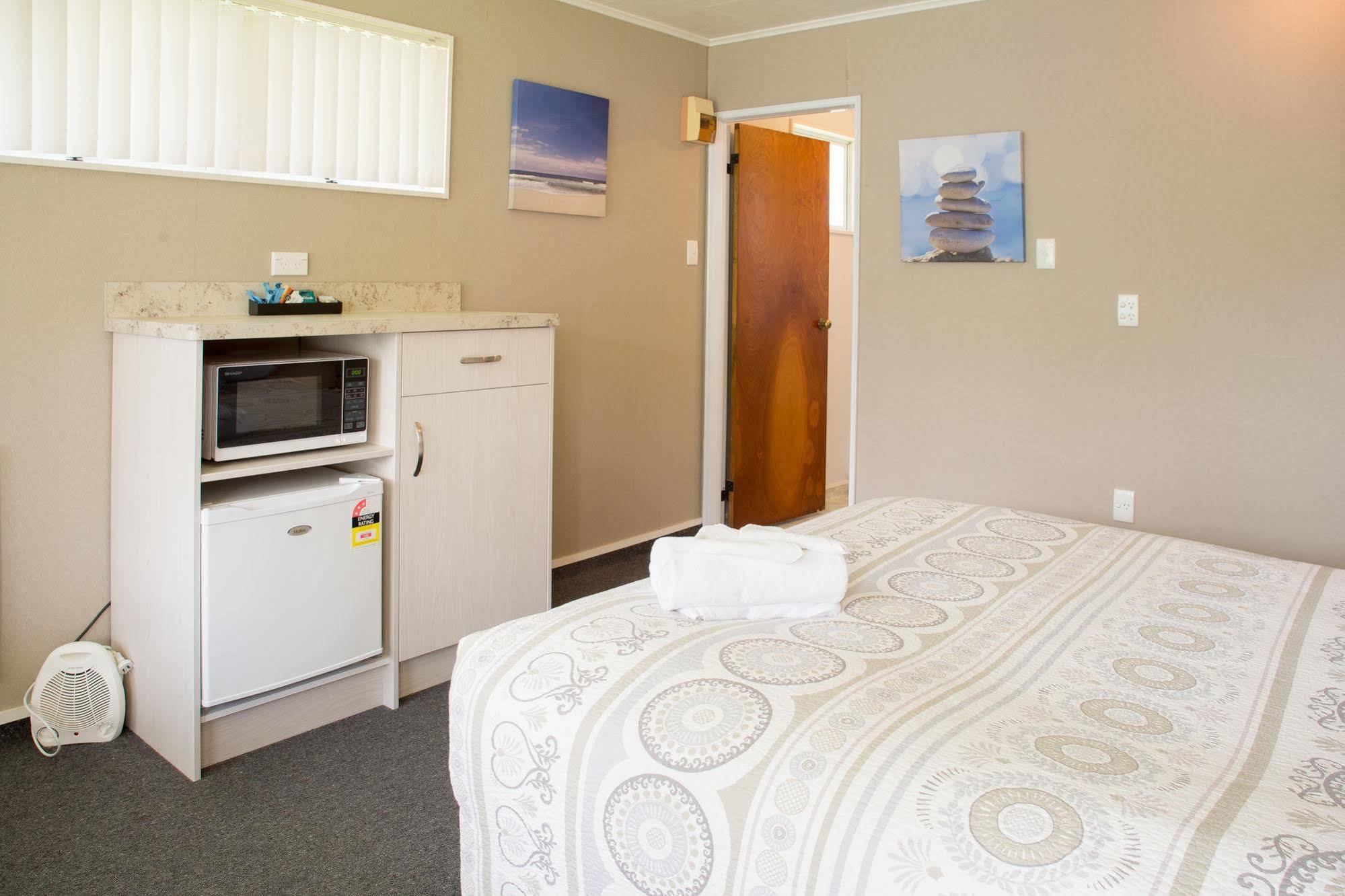Colonial On Gladstone Motel Gisborne Bagian luar foto